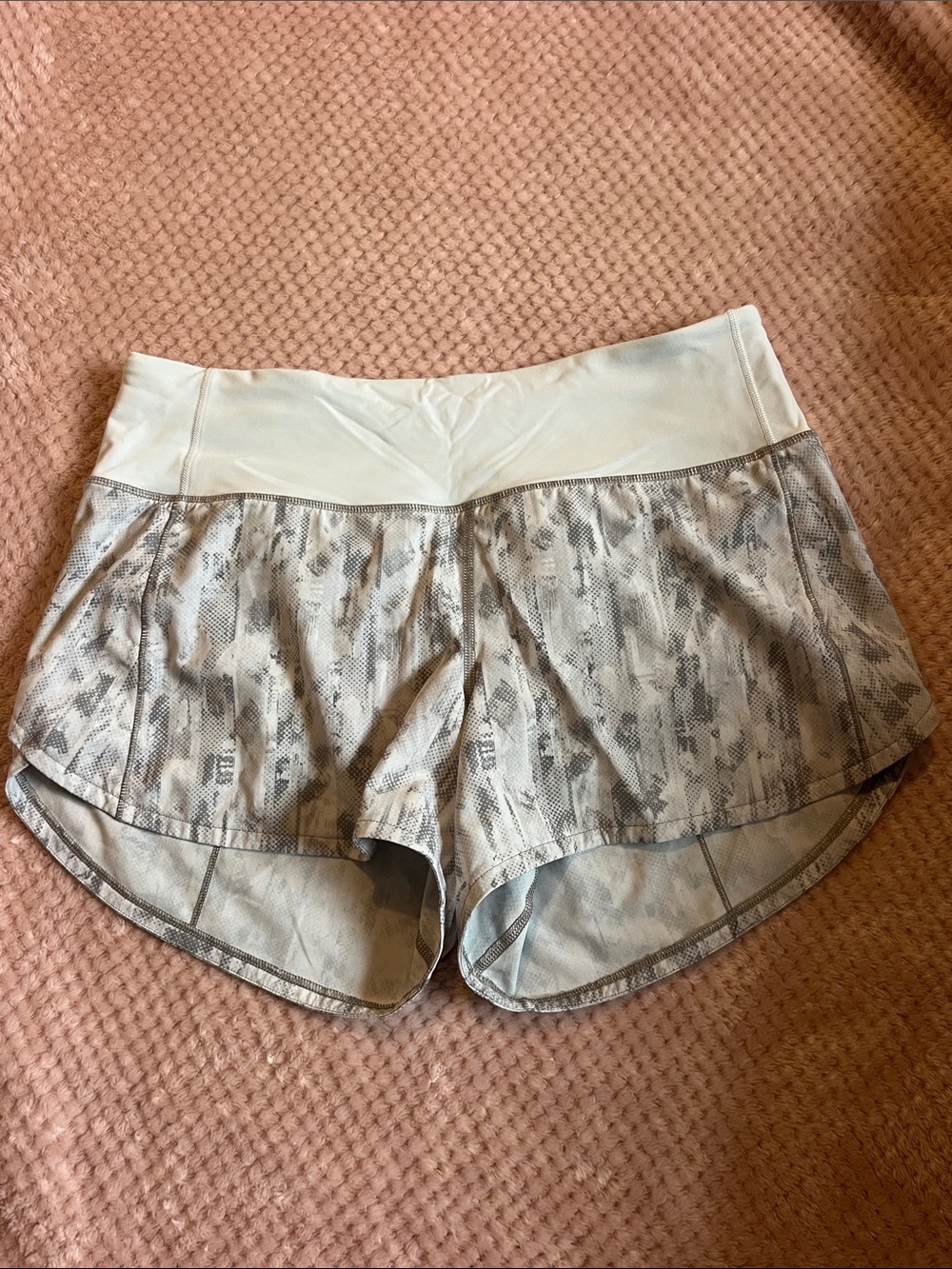 size 6 lululemon shorts
